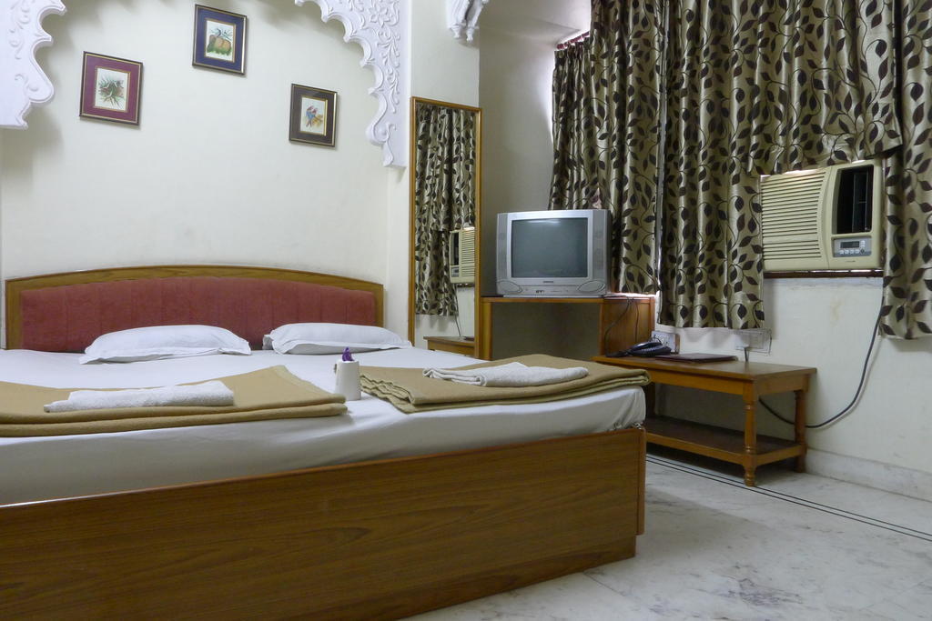 Kiran Palace Hotel Udaipur Bagian luar foto